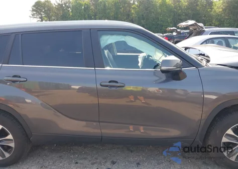 2023 Toyota Highlander Xle z USA, uszkodzony, nr VIN 5TDKDRAH4PS028364